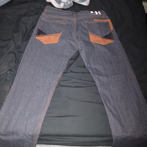 Jeans - Picture 2 of 3